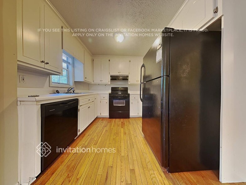 Building Photo - 204 Hawkins Farm Cir