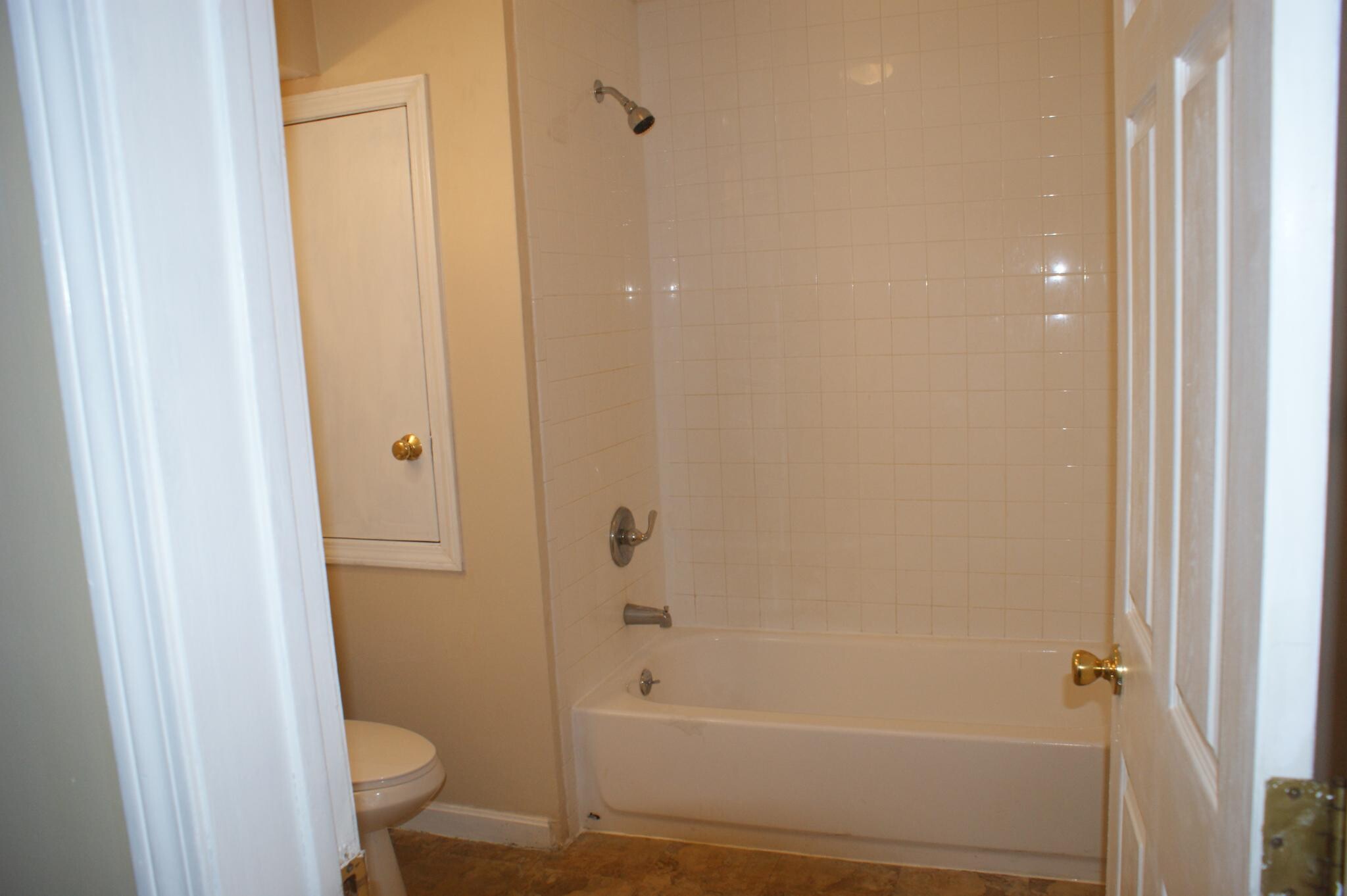 Building Photo - 25 Meadow Pond Dr