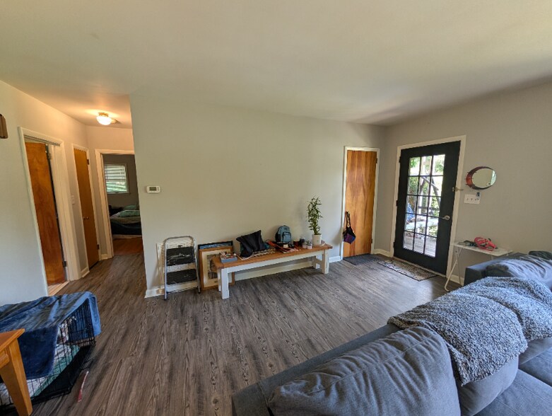 Building Photo - 1240 Pinebrook Cir