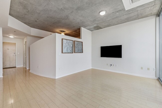 Building Photo - Sought After Realm Residences!