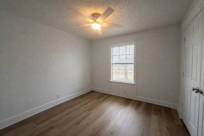 Building Photo - 7 Carol Ct