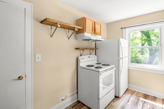 Building Photo - Royal Pines Cottage