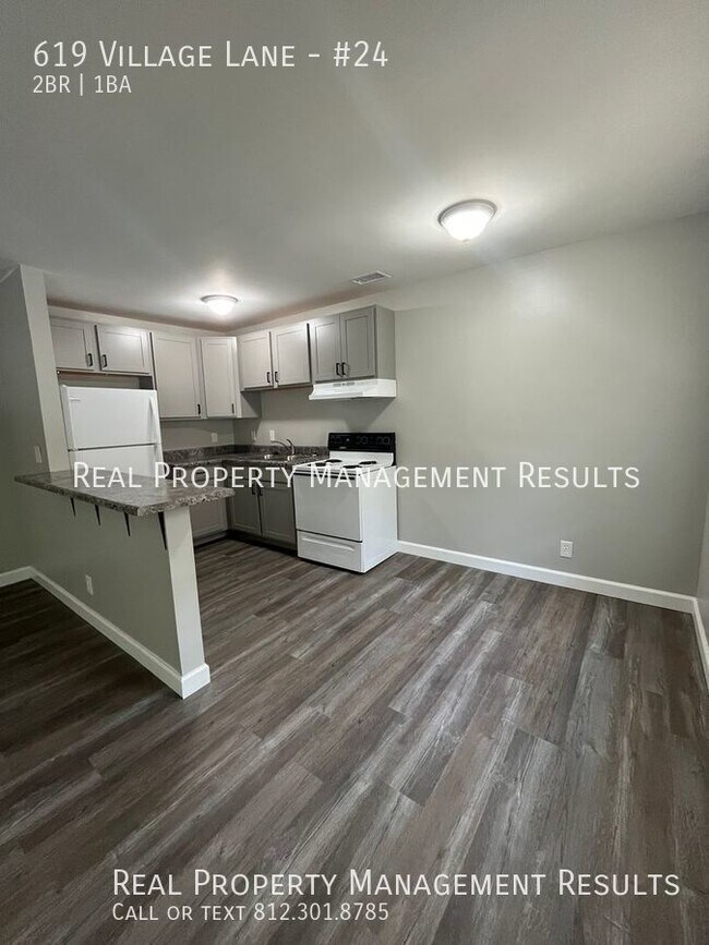 Building Photo - 619 Village Ln