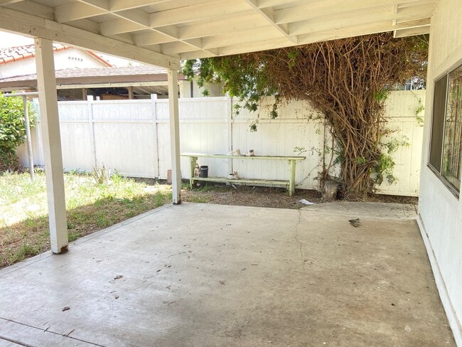 Building Photo - Cozy 3 Bedroom and 1 Bathroom in a good ar...