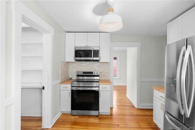 Building Photo - 22 Sycamore Ln