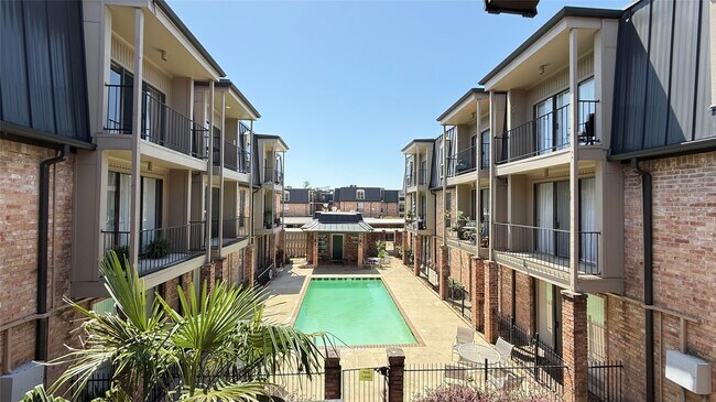 Building Photo - 2425 Underwood St