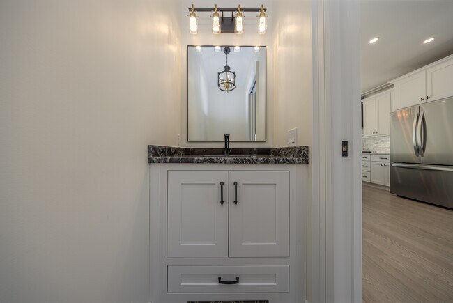 Building Photo - 7 Victoria Ln