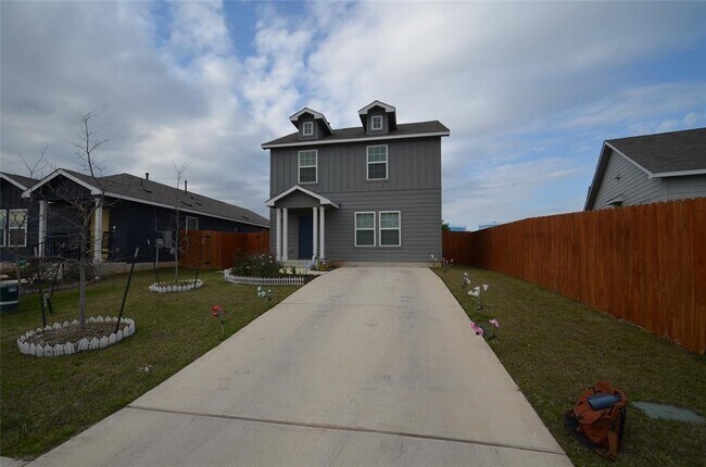 Building Photo - 13706 Mussel Rn