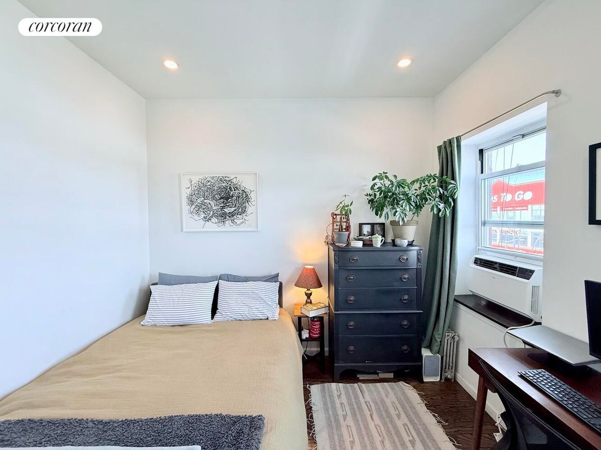 Building Photo - 317 4th Ave