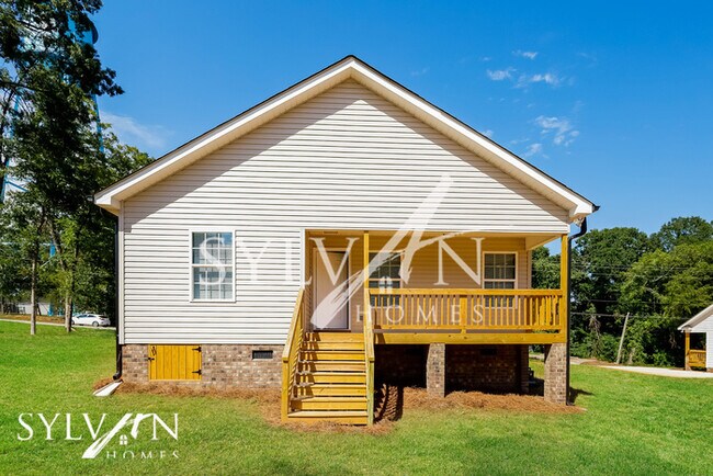 Building Photo - Lease today! No extra charge for contentme...