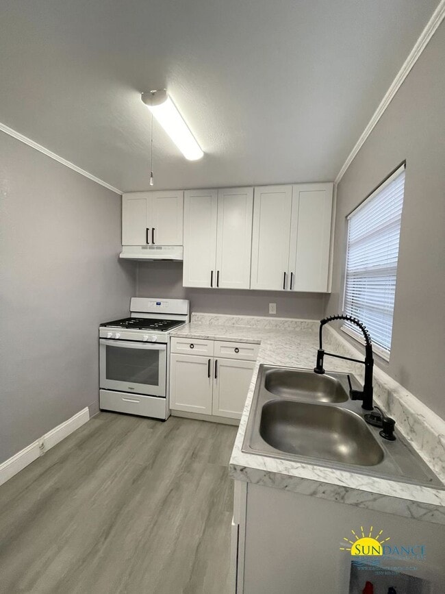 Building Photo - Charming cottage in central Fort Walton Beach!