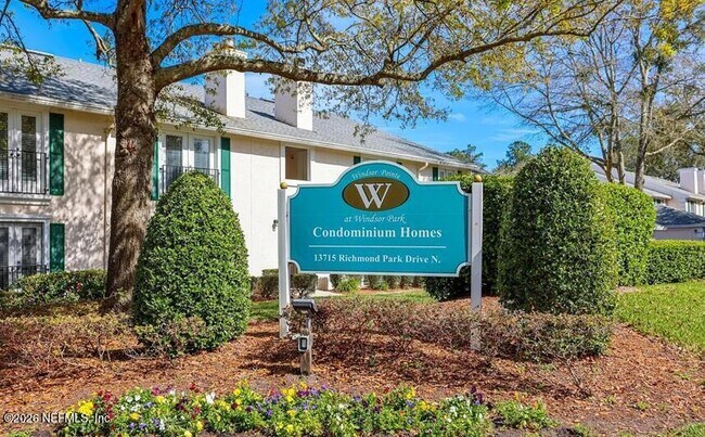Building Photo - 13715 Richmond Park Dr N