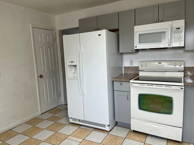 Building Photo - 9160 Cypress Dr