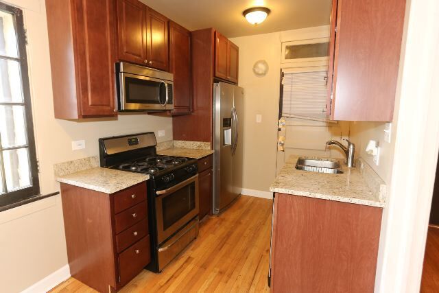 Building Photo - 2208 W Ainslie