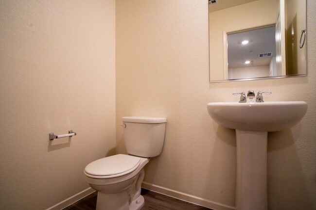 Building Photo - Modern 3-Bedroom, 3-Bathroom Home with Sma...