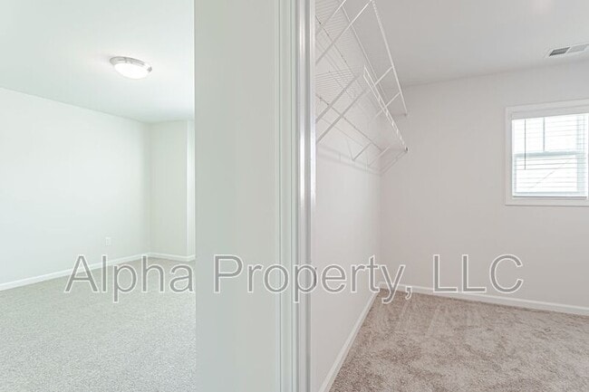 Building Photo - 19 Apricot Ln