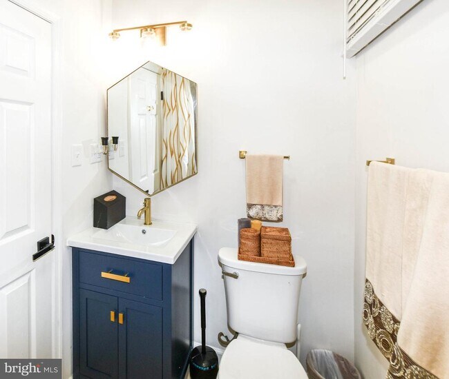 Building Photo - 554 Newcomb St SE