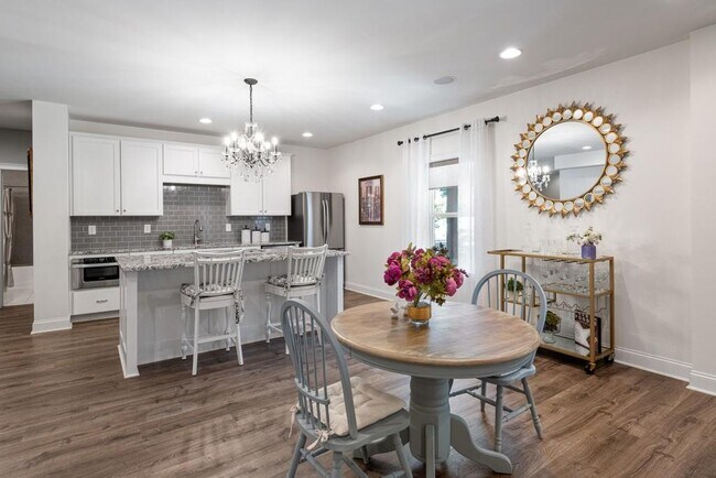 Building Photo - 4020 Manor Oak Cir