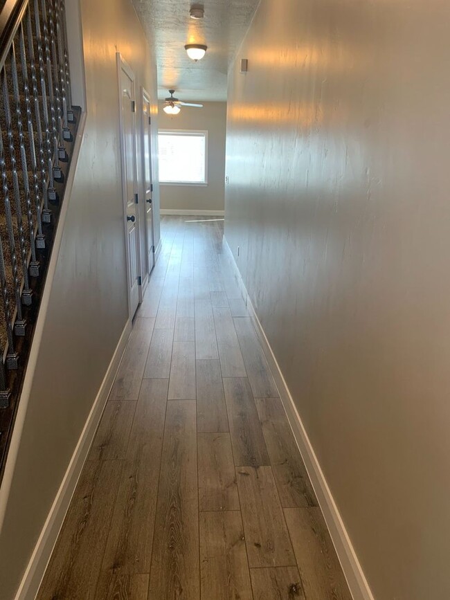 Building Photo - **$300.00 Move-In Bonus** Town home living...
