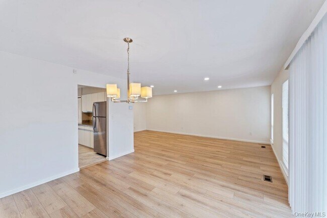 Building Photo - 277 Vista Dr