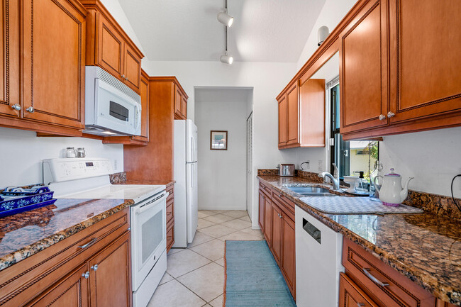 Building Photo - 10762 SE Burgee Ct