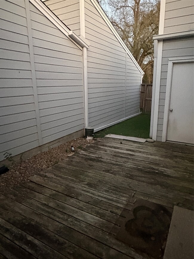 Building Photo - 31 Hideaway Dr