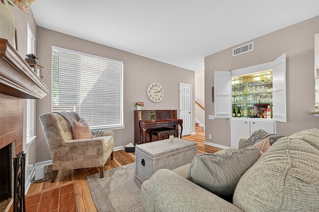 Building Photo - 1320 Chardonnay Dr