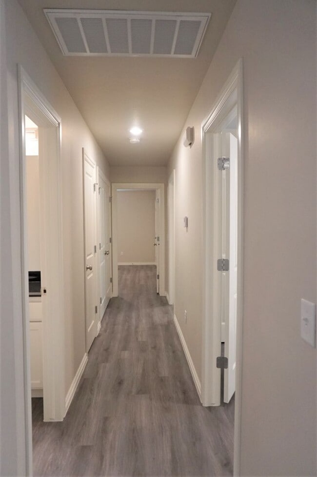 Building Photo - 3 Bed 2 Bath 2 Car Duplex in Chisholm Creek NW OKC