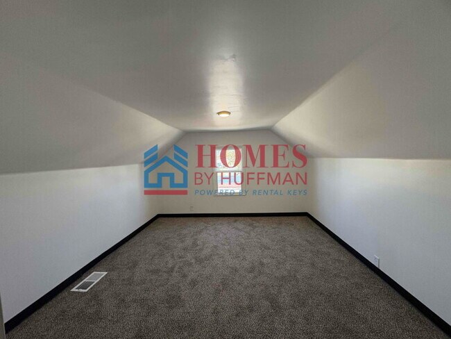 Building Photo - Three Bedroom House | Move in Special