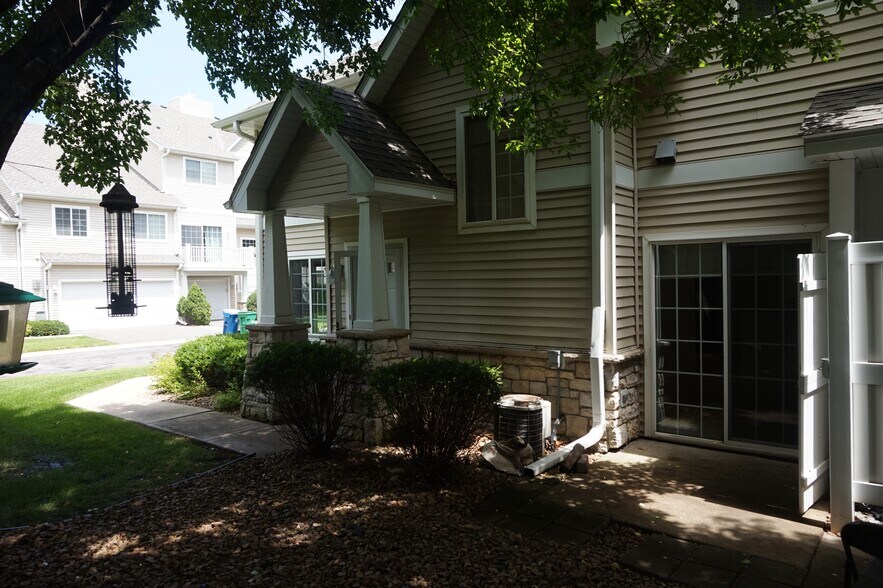 Building Photo - 612 Willoughby Way W