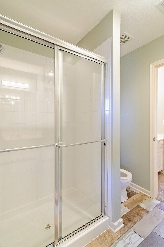 Building Photo - Gorgeous 4 Bedroom home in Blue Valley Schools