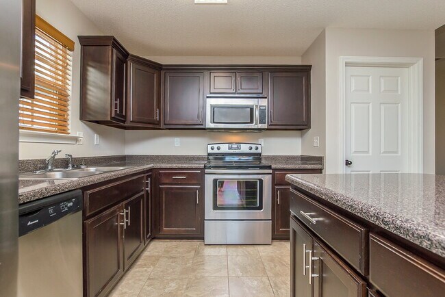 Building Photo - 7892 Ridgedale Dr