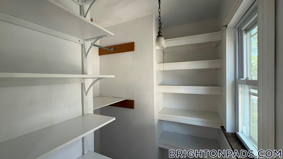 Building Photo - 32 Etna St