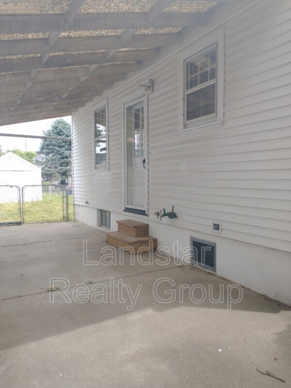 Building Photo - 1105 Berry Blvd