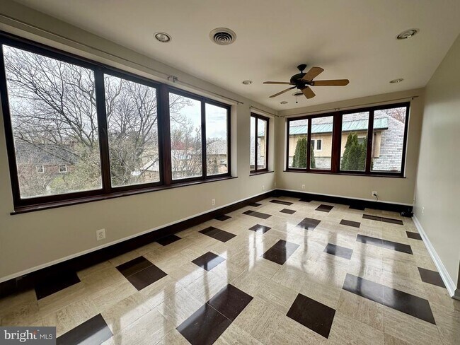 Building Photo - 3007 Oliver St NW