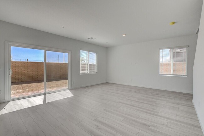 Building Photo - NEW NEXT GEN 4 Bedroom, 2 Story Home in CADENCE!