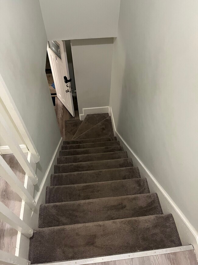 Building Photo - 55 Ridgeway Ave