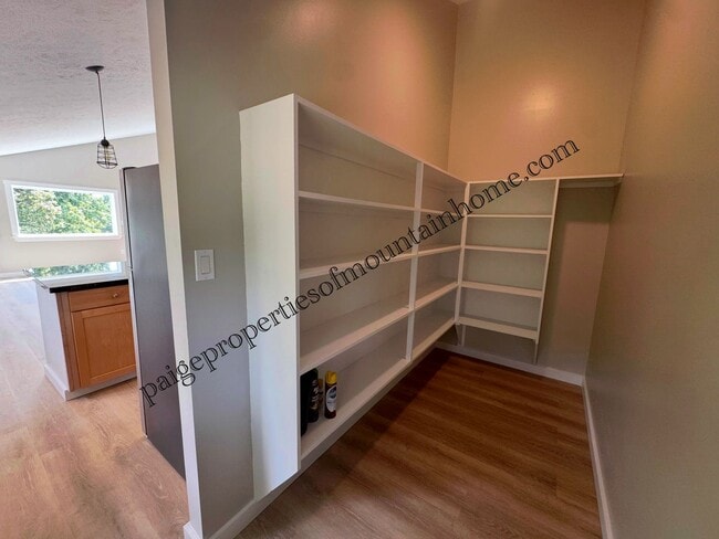 Building Photo - 133 CR 606