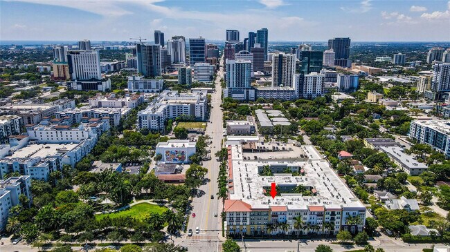 Building Photo - 533 NE 3rd Ave