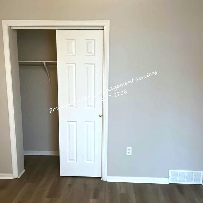 Building Photo - 401 Jackson St