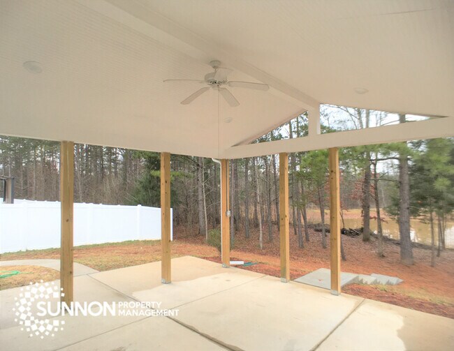 Building Photo - Beautiful 3BR 2BA Ranch with Backyard Oasis