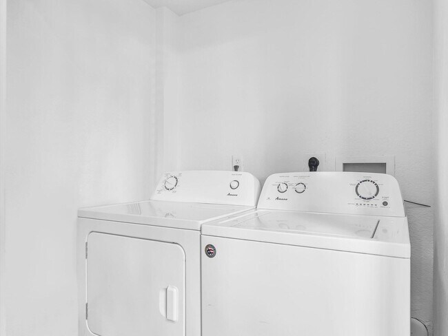 Building Photo - 1830 Radius Dr