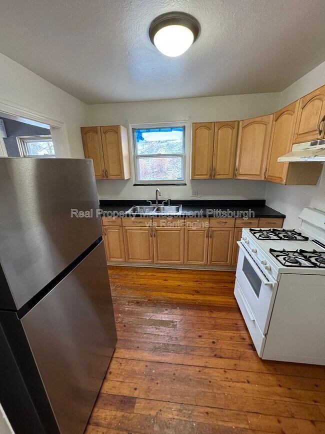 Building Photo - 4 Amherst Ave