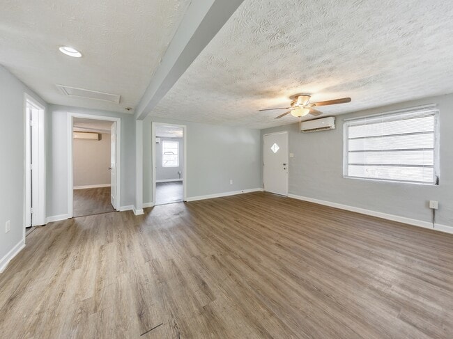 Building Photo - 322 Hillcrest St