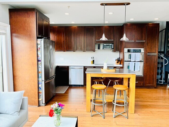 Building Photo - Live in the Heart of Little Italy! GORGEOUS 2BD/2BA Condo w/ Loft!