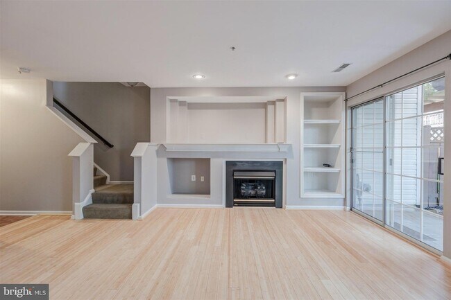 Building Photo - 5140 Donovan Dr
