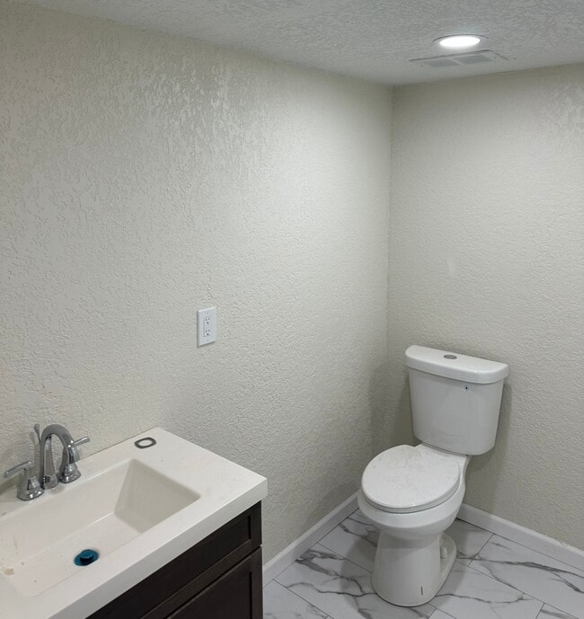 Building Photo - 126 S Willow Ave