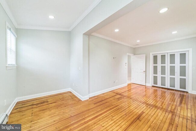 Building Photo - 23 E Elm St