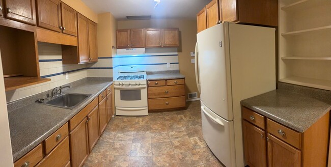 Building Photo - $1,950 / - 1800ft2 - 4BR, 2BA Cute North side house #1511  (6003 N Belt, Spokane Wa. 99205