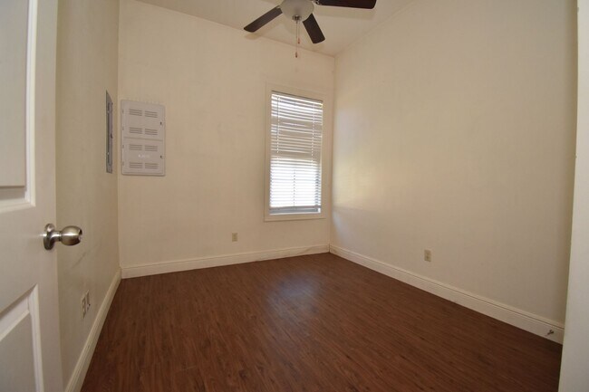 Building Photo - Pine Grove Apartments